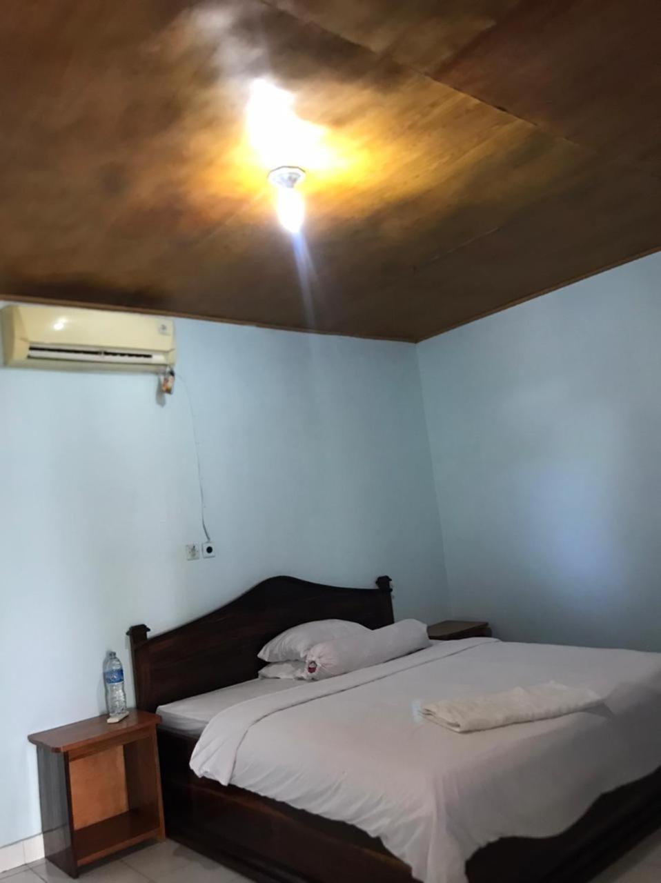 Kurnia Family Homestay & Restaurant! Huu Exteriör bild
